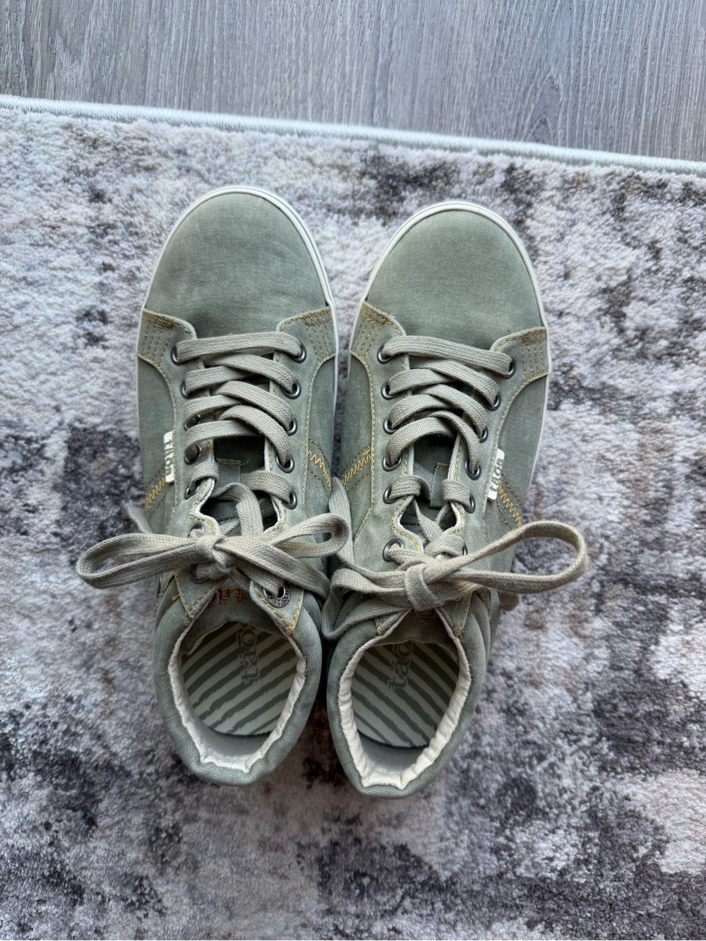 Taos Footwear Women's Olive Green Canvas Sneakers